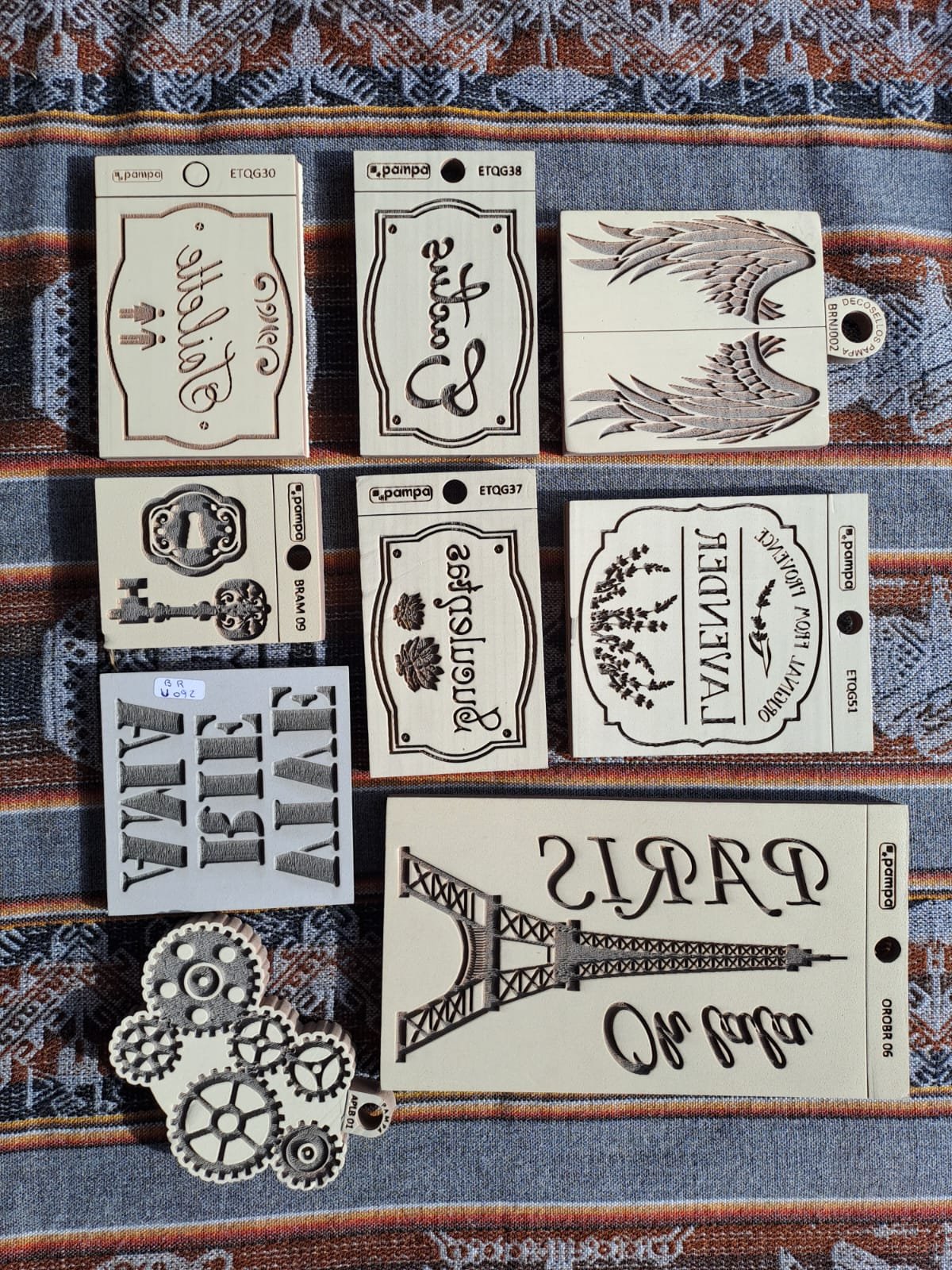 Sellos Bajo relieve: diseño cavado hacia adentro. - Imagen 5