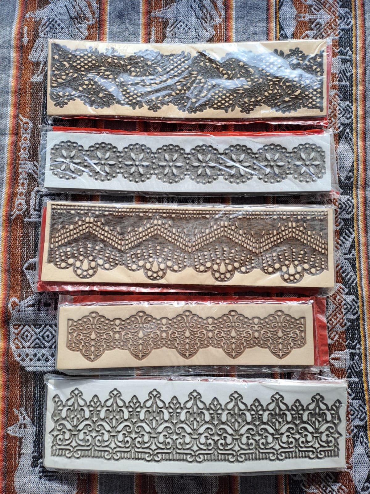 Sellos Bajo relieve: diseño cavado hacia adentro. - Imagen 11